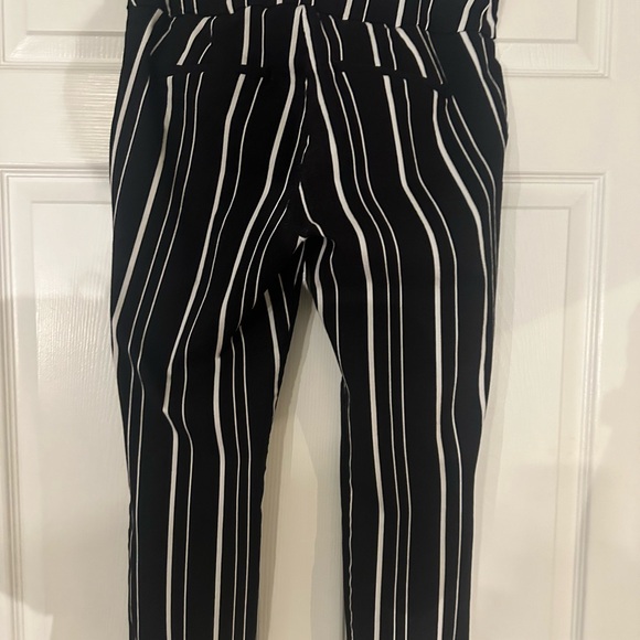 New York & Company Pull On Capri Pant - Picture 2 of 4